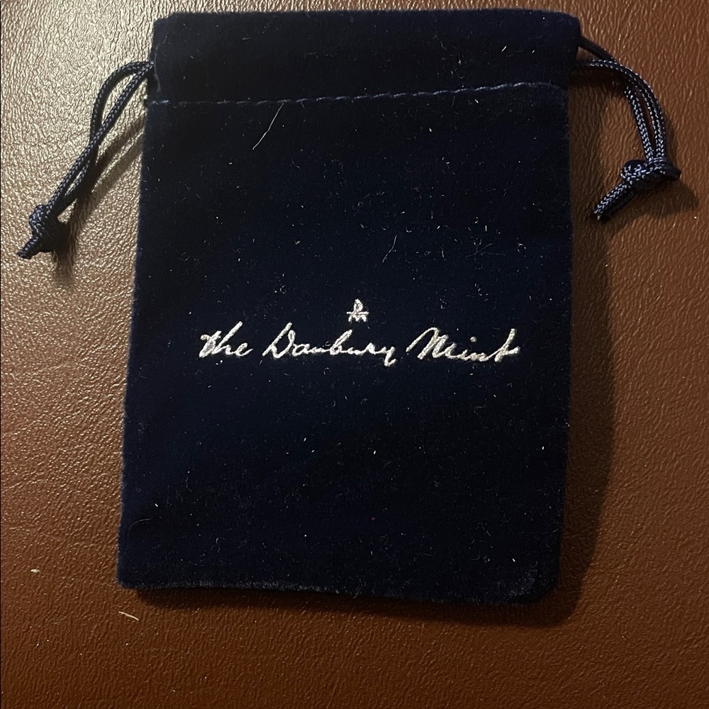 The Danbury Mint Blue Velvet Dust Cover
